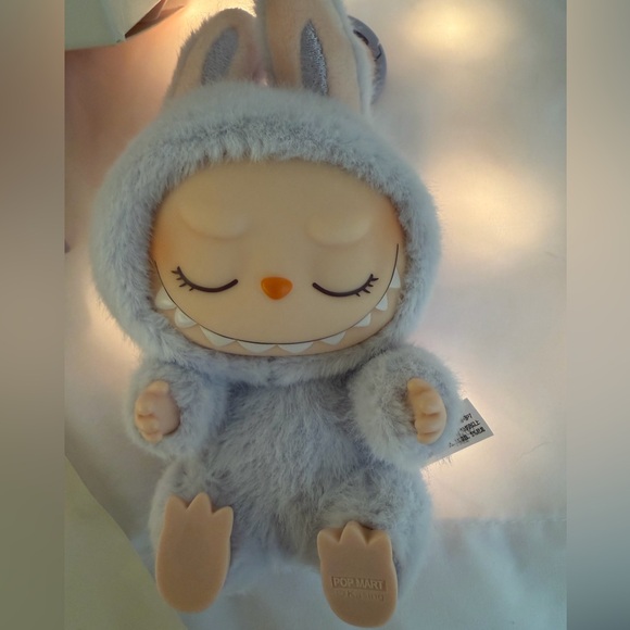 Pop Mart Have A Seat Labubu, Zizi - Picture 2 of 8